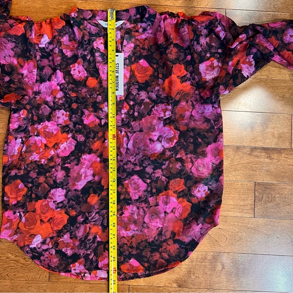 Steve Madden NWT Pink Red Rose Printed top V-neck. Scrunched Sleeve. Size  XS - Picture 12 of 16